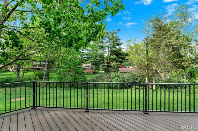 10001 Kalinda Lane, Sunset Hills, MO 63128