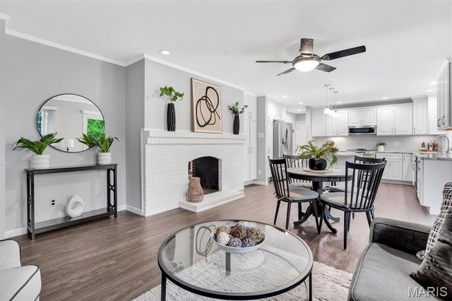 10001 Kalinda Lane, Sunset Hills, MO 63128