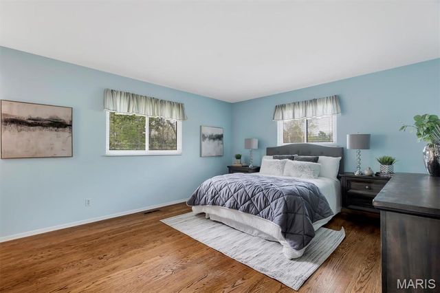 10001 Kalinda Lane, Sunset Hills, MO 63128