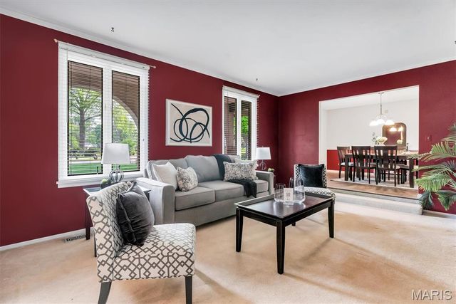 10001 Kalinda Lane, Sunset Hills, MO 63128