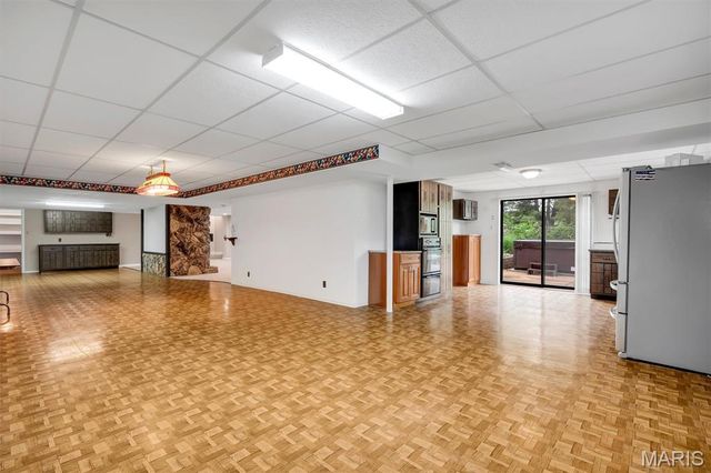10001 Kalinda Lane, Sunset Hills, MO 63128