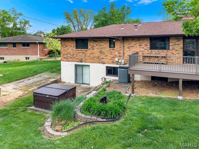 10001 Kalinda Lane, Sunset Hills, MO 63128