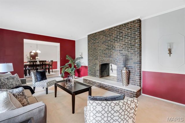 10001 Kalinda Lane, Sunset Hills, MO 63128