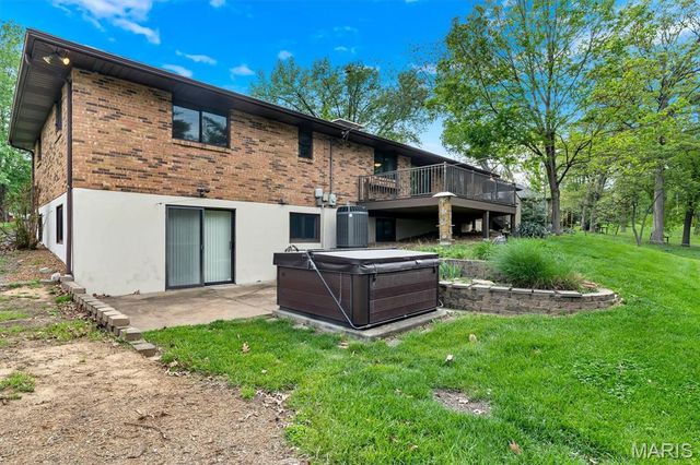 10001 Kalinda Lane, Sunset Hills, MO 63128
