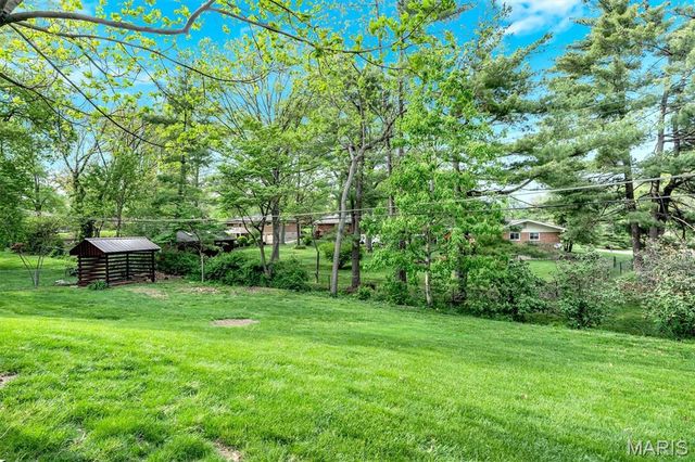 10001 Kalinda Lane, Sunset Hills, MO 63128