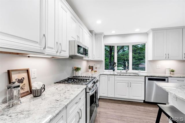 10001 Kalinda Lane, Sunset Hills, MO 63128