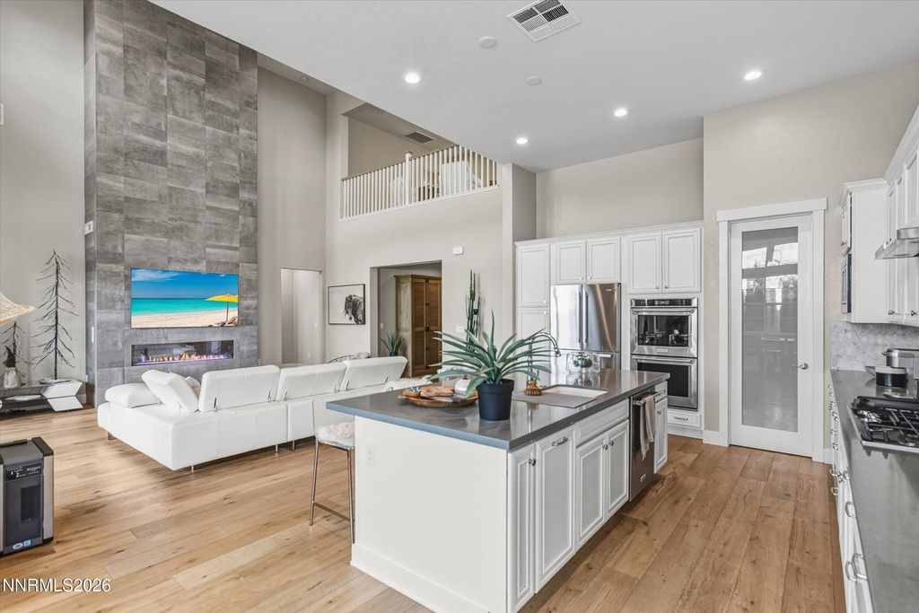 Image 12 of property listing at 715 W Pleasant Oak Trail, Reno, NV 89511