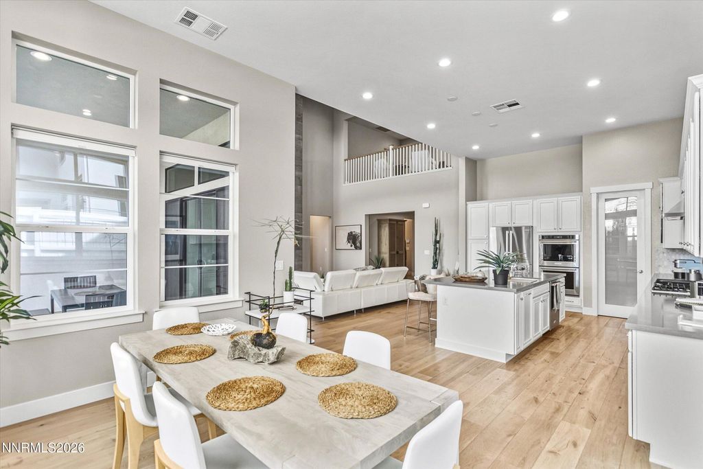 Image 13 of property listing at 715 W Pleasant Oak Trail, Reno, NV 89511