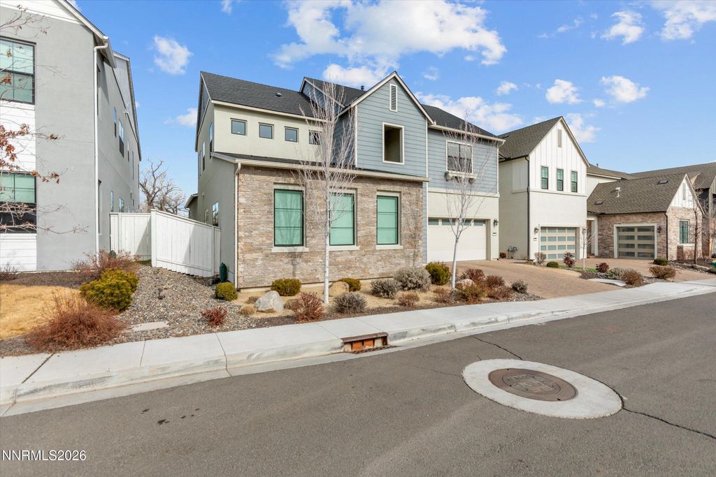 Image 3 of property listing at 715 W Pleasant Oak Trail, Reno, NV 89511