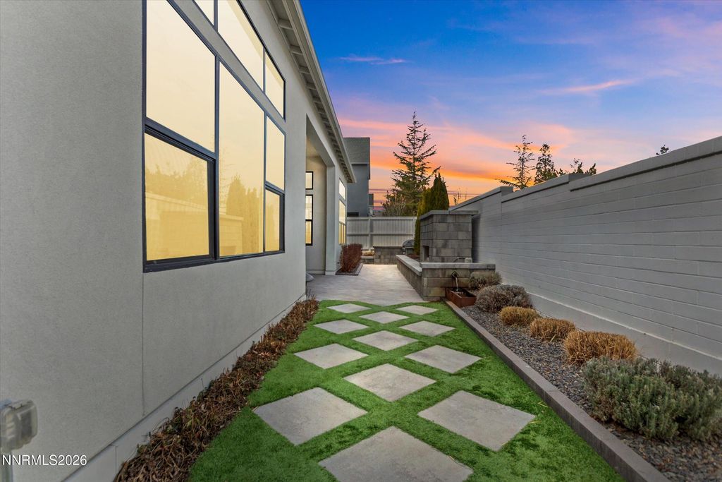 Image 41 of property listing at 715 W Pleasant Oak Trail, Reno, NV 89511