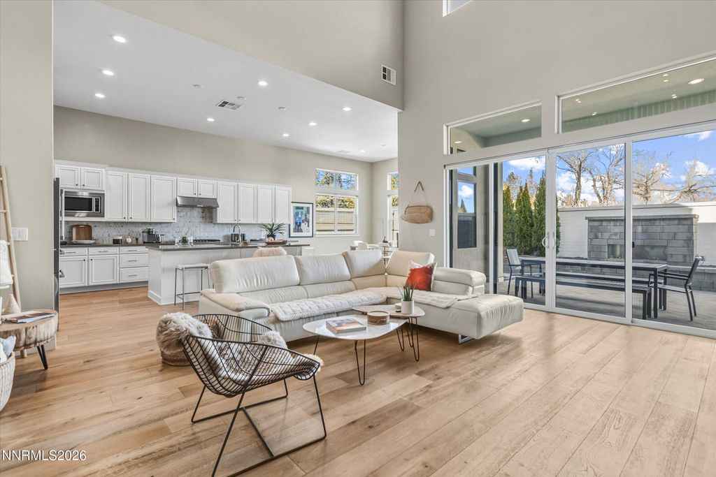 Image 5 of property listing at 715 W Pleasant Oak Trail, Reno, NV 89511