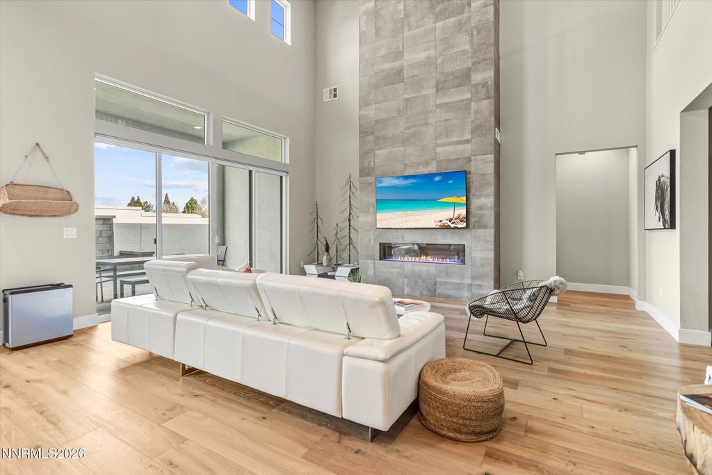 Image 6 of property listing at 715 W Pleasant Oak Trail, Reno, NV 89511