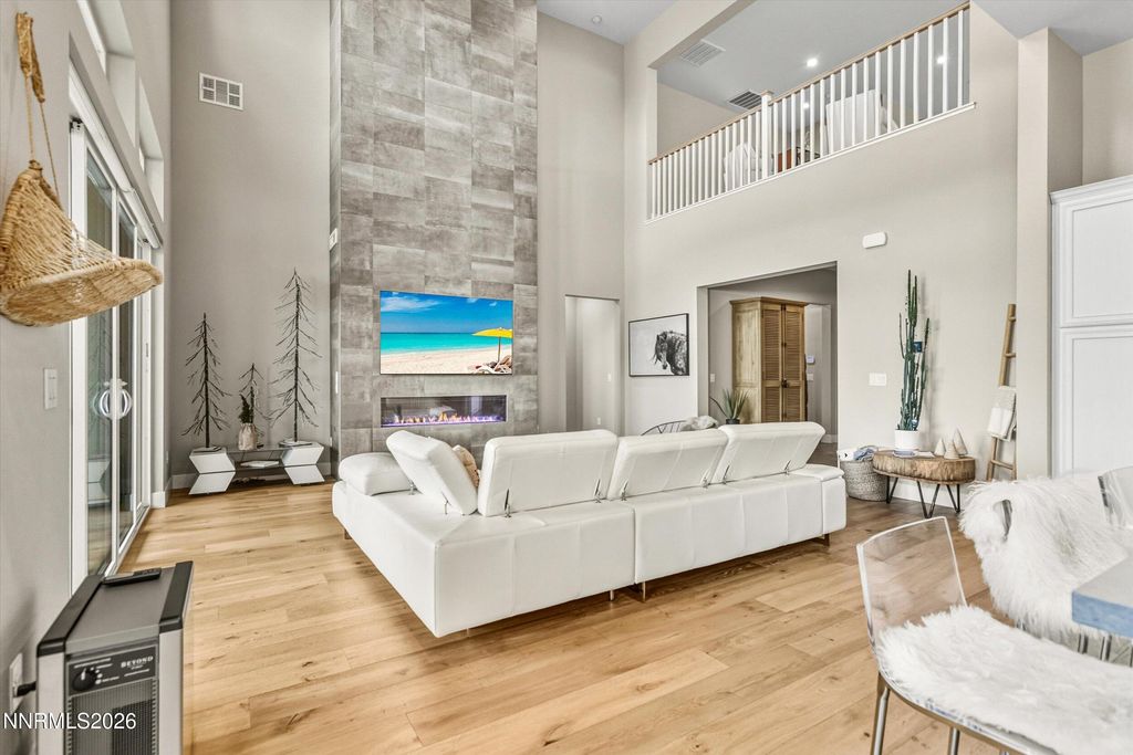 Image 7 of property listing at 715 W Pleasant Oak Trail, Reno, NV 89511