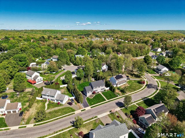 10 Fawn Meadow Drive, Naugatuck, CT 06770