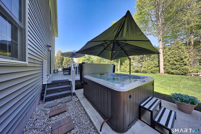 10 Fawn Meadow Drive, Naugatuck, CT 06770