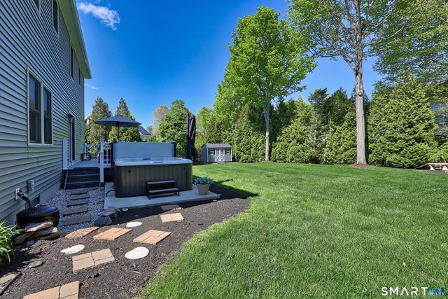10 Fawn Meadow Drive, Naugatuck, CT 06770