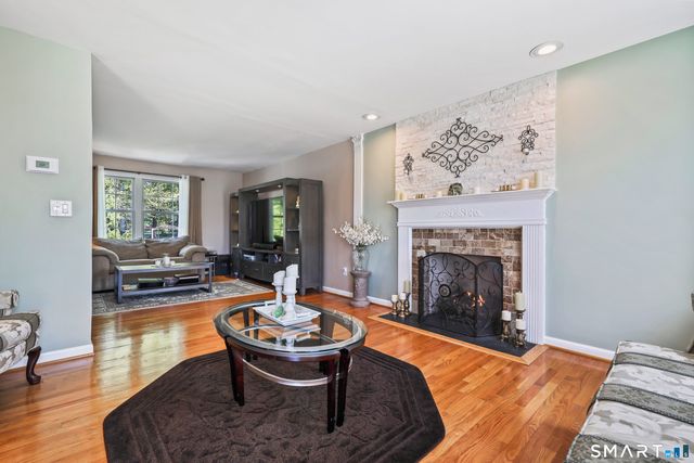 10 Fawn Meadow Drive, Naugatuck, CT 06770