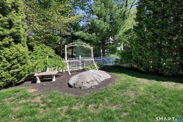 10 Fawn Meadow Drive, Naugatuck, CT 06770