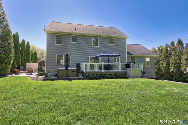 10 Fawn Meadow Drive, Naugatuck, CT 06770