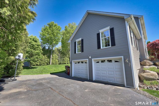 10 Fawn Meadow Drive, Naugatuck, CT 06770
