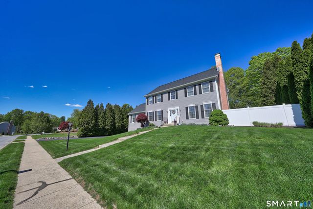 10 Fawn Meadow Drive, Naugatuck, CT 06770
