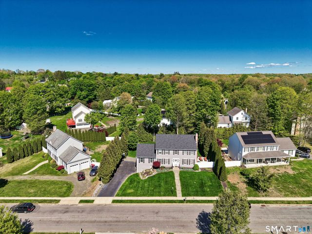 10 Fawn Meadow Drive, Naugatuck, CT 06770