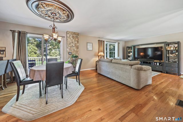 10 Fawn Meadow Drive, Naugatuck, CT 06770