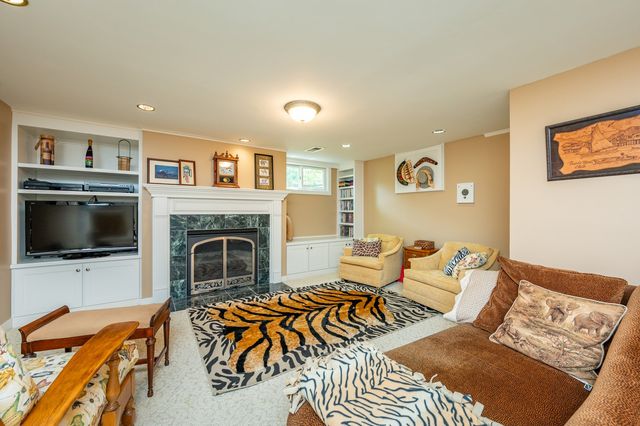 7516 College Drive, Windsor Heights, IA 50324