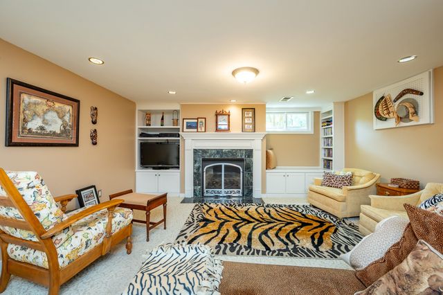 7516 College Drive, Windsor Heights, IA 50324