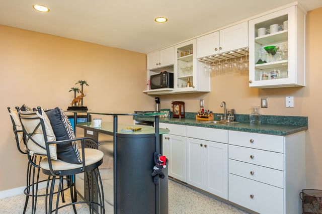 7516 College Drive, Windsor Heights, IA 50324
