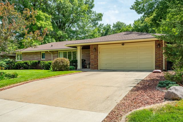 7516 College Drive, Windsor Heights, IA 50324