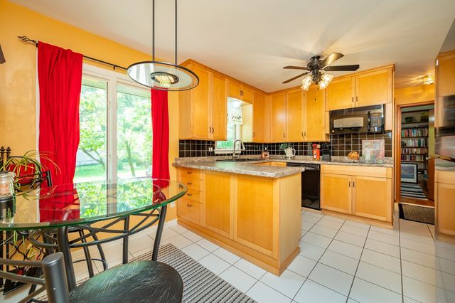 7516 College Drive, Windsor Heights, IA 50324