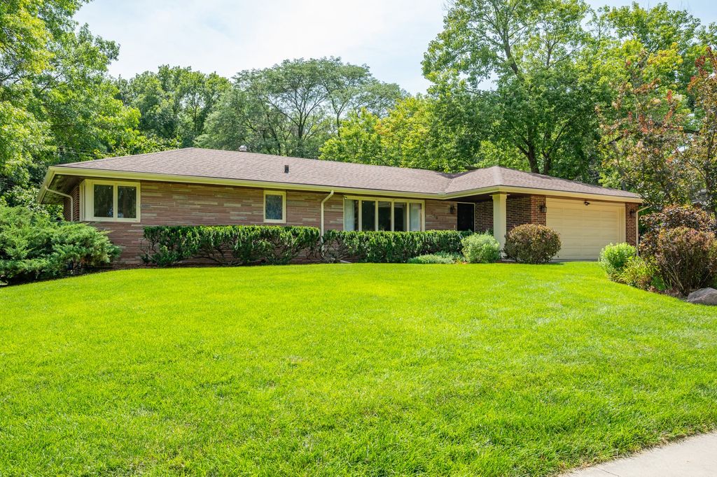 7516 College Drive, Windsor Heights, IA 50324
