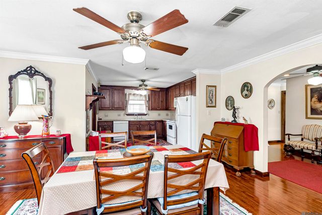 8463 Phillips Rd, St Amant, LA 70774