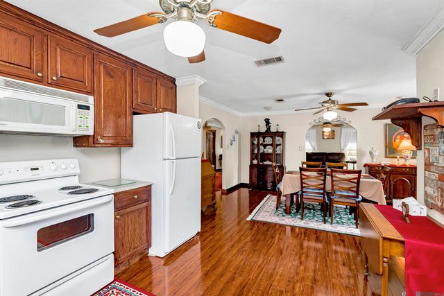 8463 Phillips Rd, St Amant, LA 70774