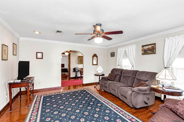 8463 Phillips Rd, St Amant, LA 70774