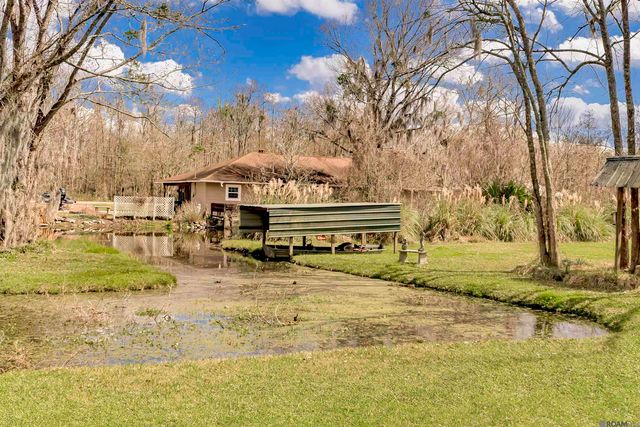 8463 Phillips Rd, St Amant, LA 70774