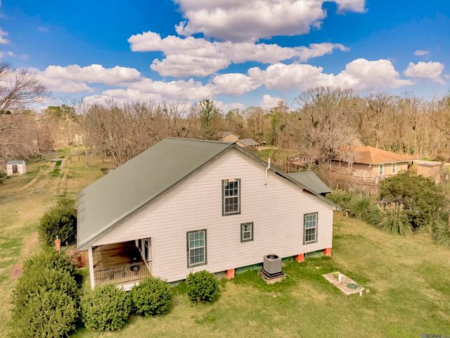 8463 Phillips Rd, St Amant, LA 70774