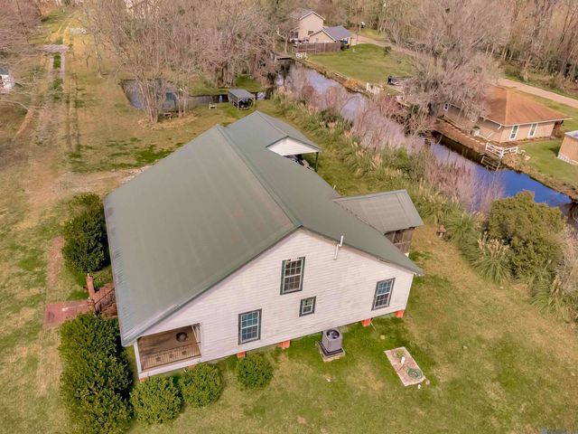 8463 Phillips Rd, St Amant, LA 70774