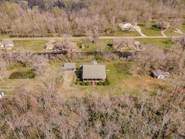 8463 Phillips Rd, St Amant, LA 70774