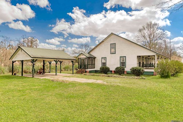 8463 Phillips Rd, St Amant, LA 70774