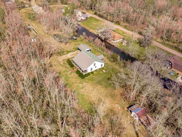 8463 Phillips Rd, St Amant, LA 70774