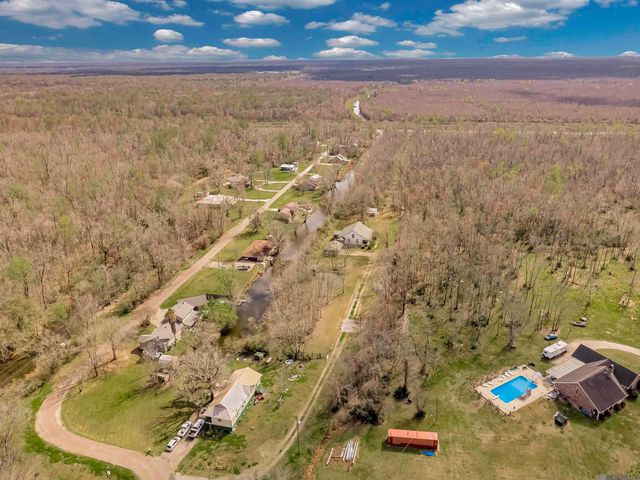 8463 Phillips Rd, St Amant, LA 70774