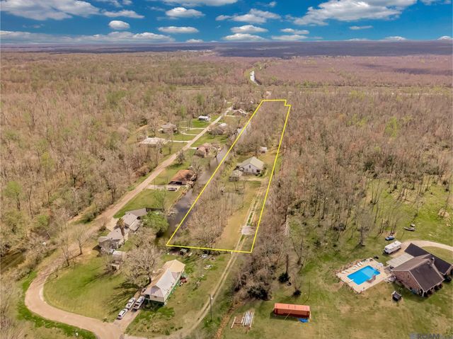 8463 Phillips Rd, St Amant, LA 70774