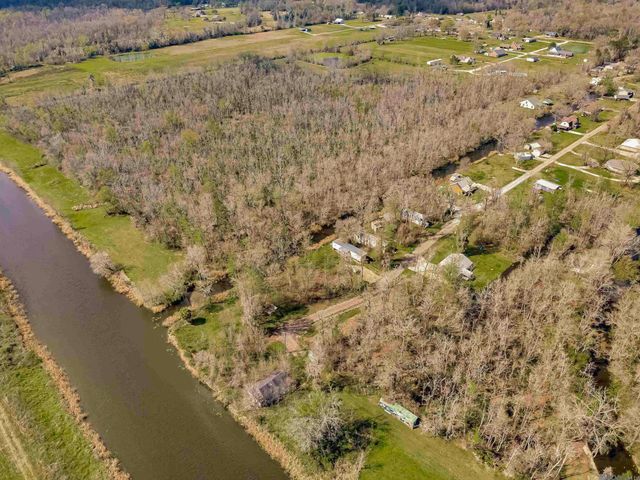 8463 Phillips Rd, St Amant, LA 70774