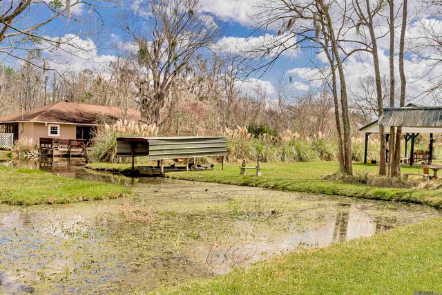 8463 Phillips Rd, St Amant, LA 70774