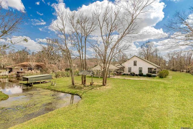 8463 Phillips Rd, St Amant, LA 70774