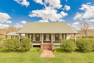 8463 Phillips Rd, St Amant, LA 70774