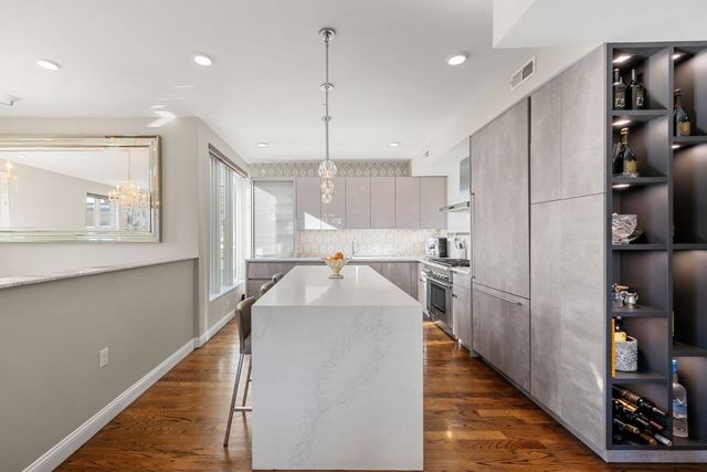 928 E Broadway 9, Boston, MA 02127