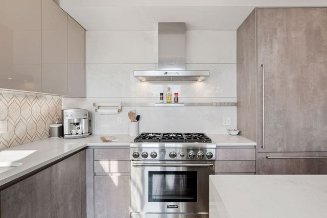 928 E Broadway 9, Boston, MA 02127